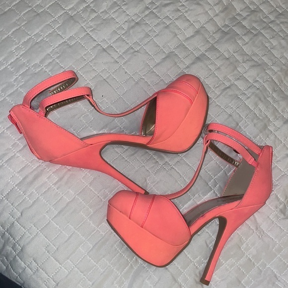 Like NEW Ladies shoes Qupid Platform Heels light pink peach color Size 7 buckle - Picture 8 of 9